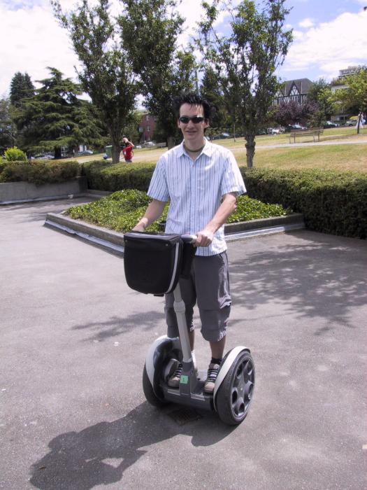 FatBBQ: my first minutes on a Segway. Really cool and easy. :)