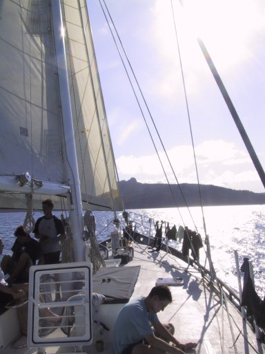 Whitsunday Islands: sailing on Dream Catcher